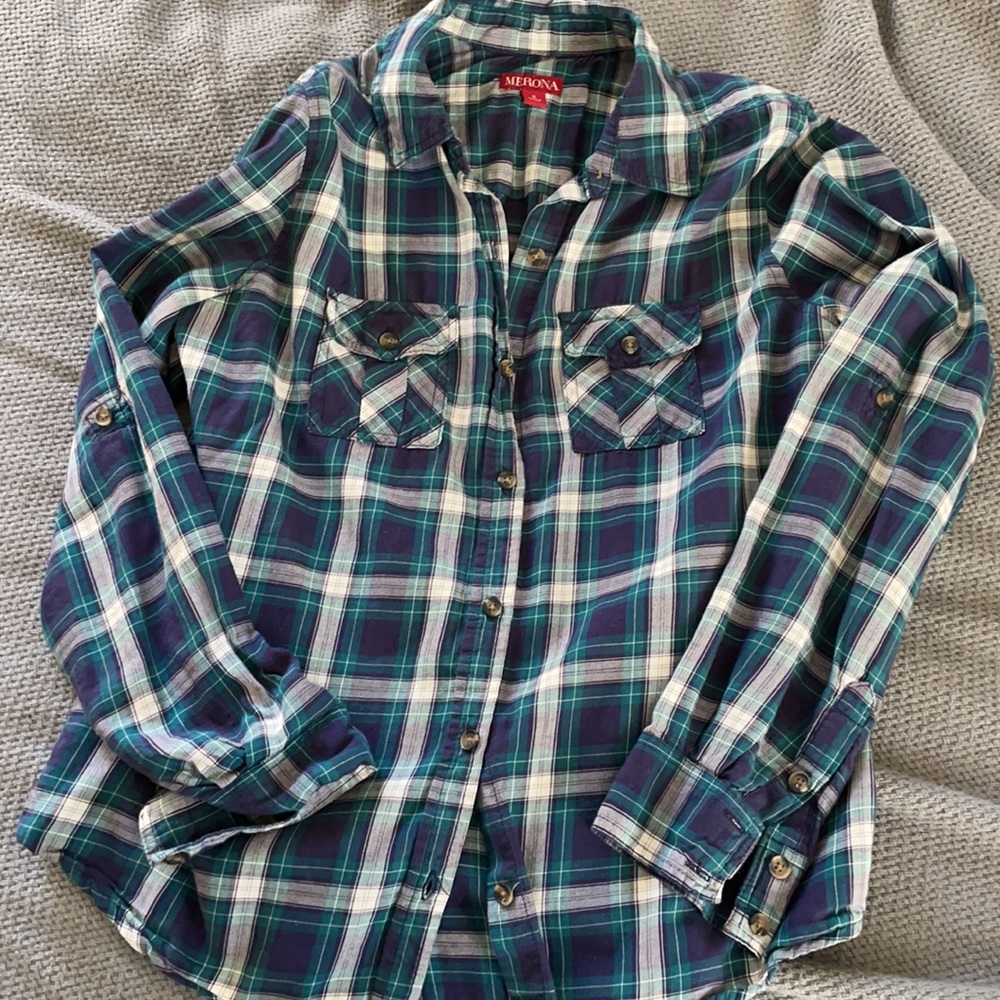 💕 3/$25 Blue Plaid Button Down